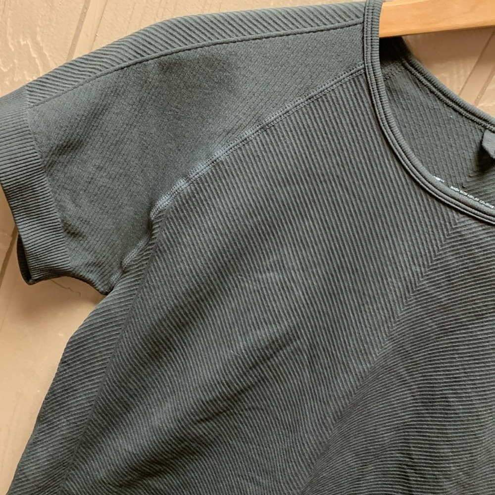 Work Out Top - Picture 2 of 11